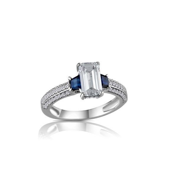 Кольцо из белого золота с бриллиантами