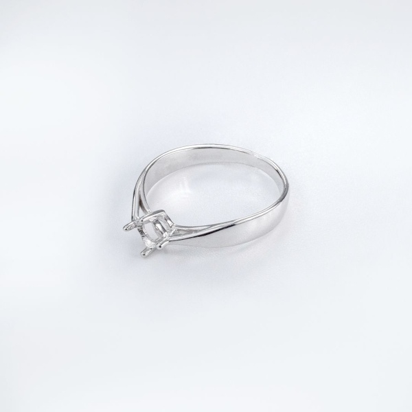 Кольцо из белого золота