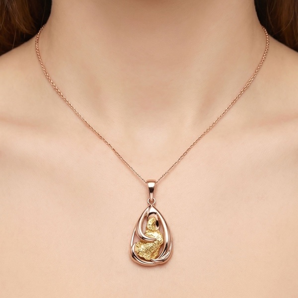 Подвеска из красного золота с самородком