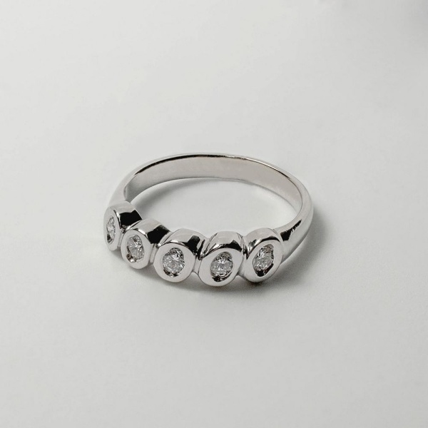 Кольцо из белого золота с бриллиантами