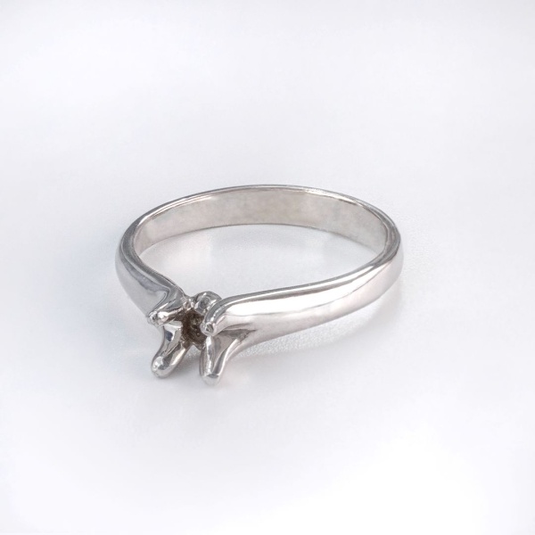 Кольцо из белого золота