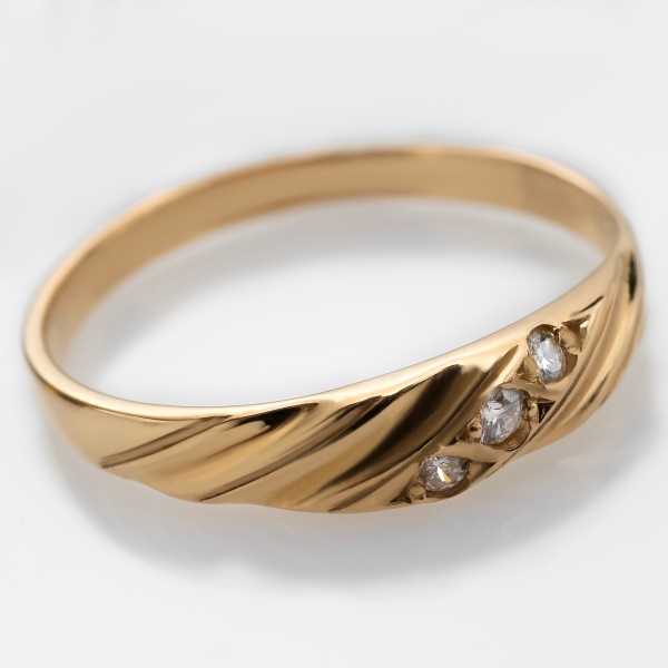 Кольцо из желтого золота с бриллиантами