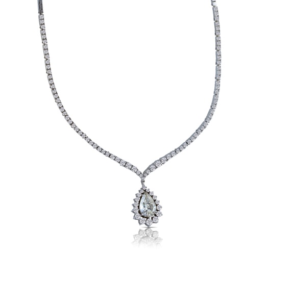 Колье из белого золота с бриллиантами