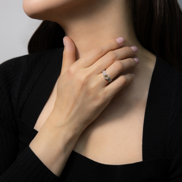 Кольцо из желтого золота с бриллиантами