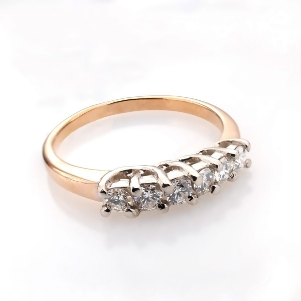 Кольцо из комбинированного золота с бриллиантами