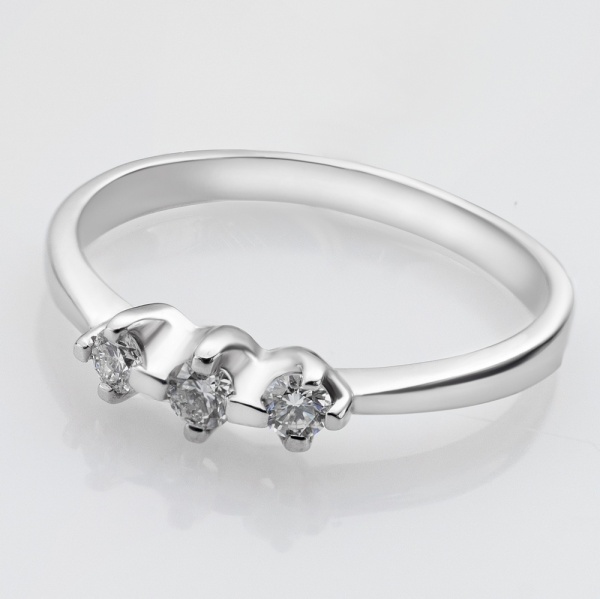 Кольцо из белого золота с бриллиантами