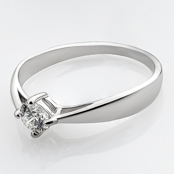 Кольцо из белого золота с бриллиантом