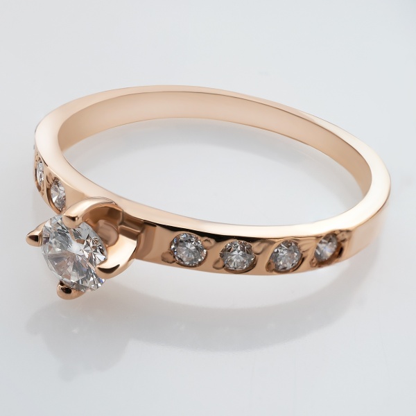 Кольцо из красного золота с бриллиантами