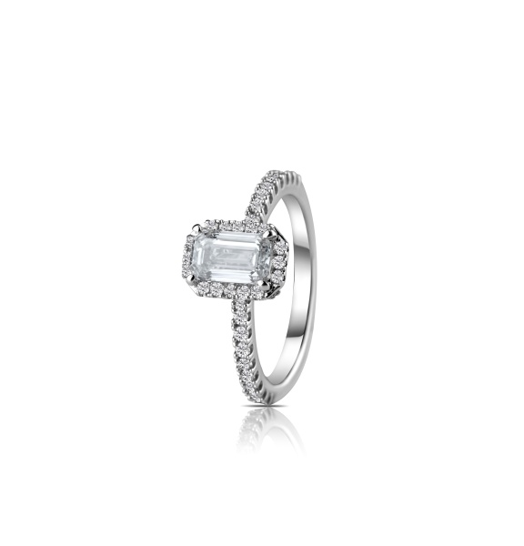 Кольцо из белого золота с бриллиантами