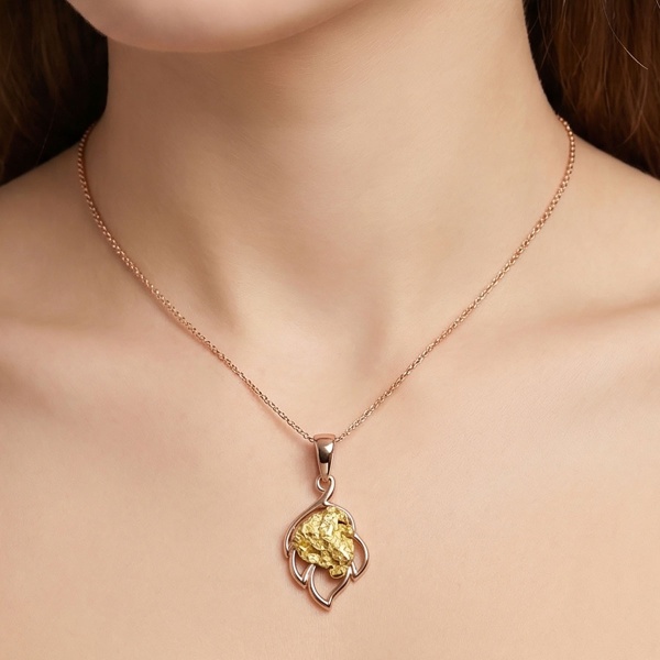 Подвеска из красного золота с самородком