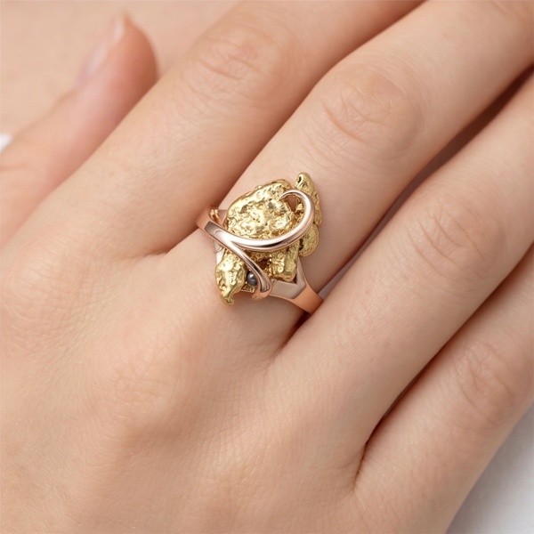 Кольцо из красного золота с самородком