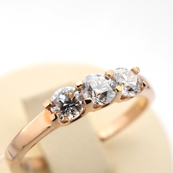 Кольцо из красного золота с бриллиантами