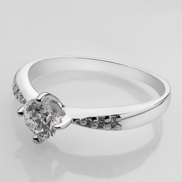 Кольцо из белого золота с бриллиантами