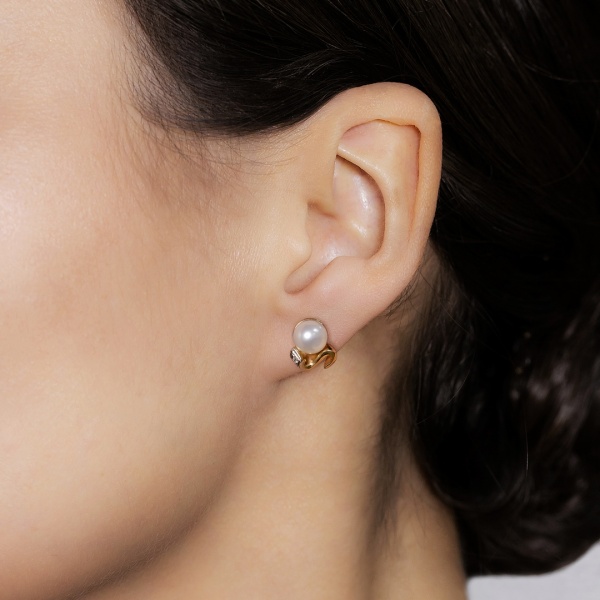 Серьги из комбинированного золота с жемчугом и бриллиантами