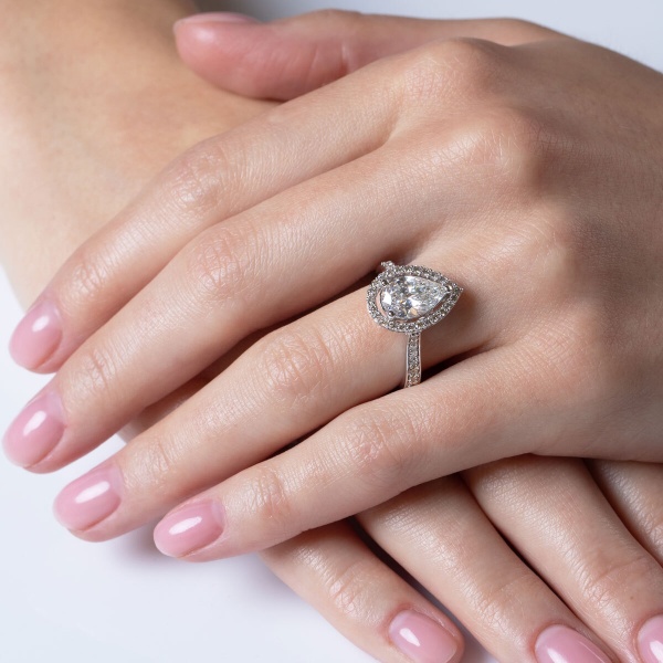 Кольцо из белого золота с бриллиантами