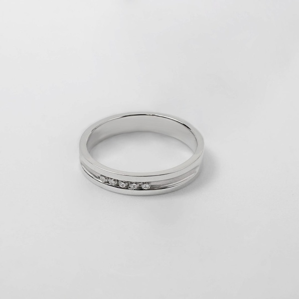 Кольцо из белого золота с бриллиантами