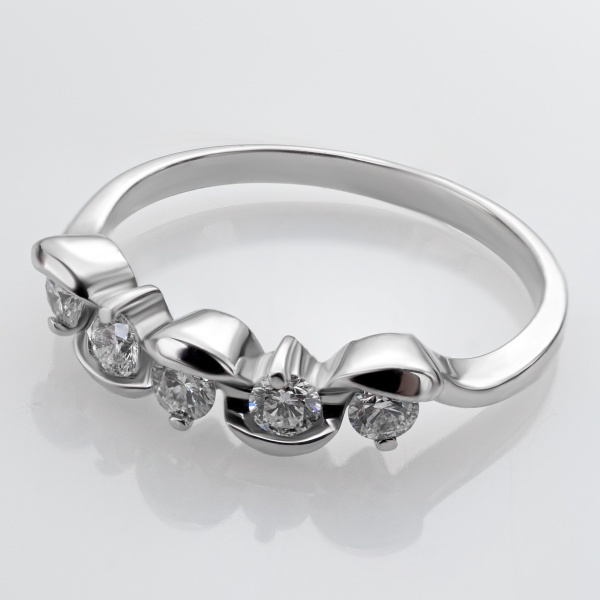 Кольцо из белого золота с бриллиантами