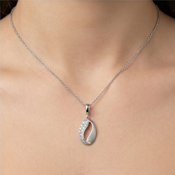 Подвеска из платины с бриллиантами