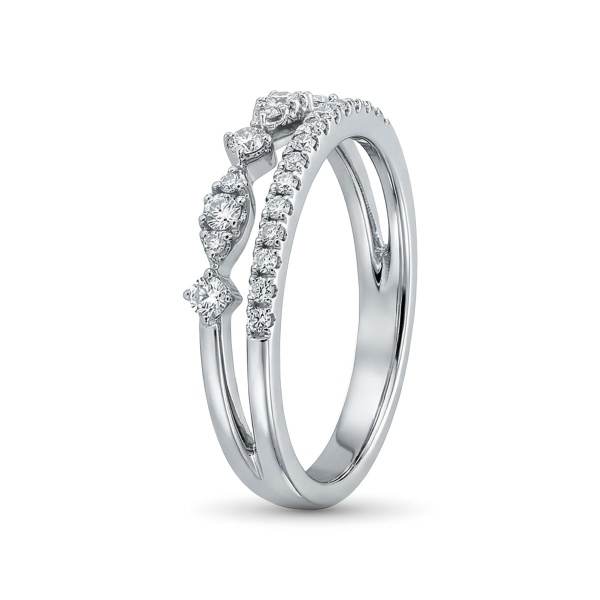 Кольцо из серебра с бриллиантами