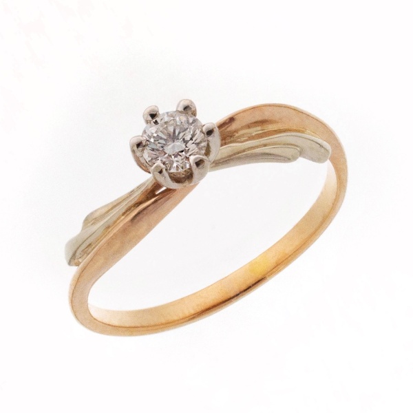 Кольцо из комбинированного золота с бриллиантом