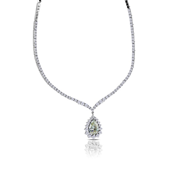 Колье из белого золота с бриллиантами