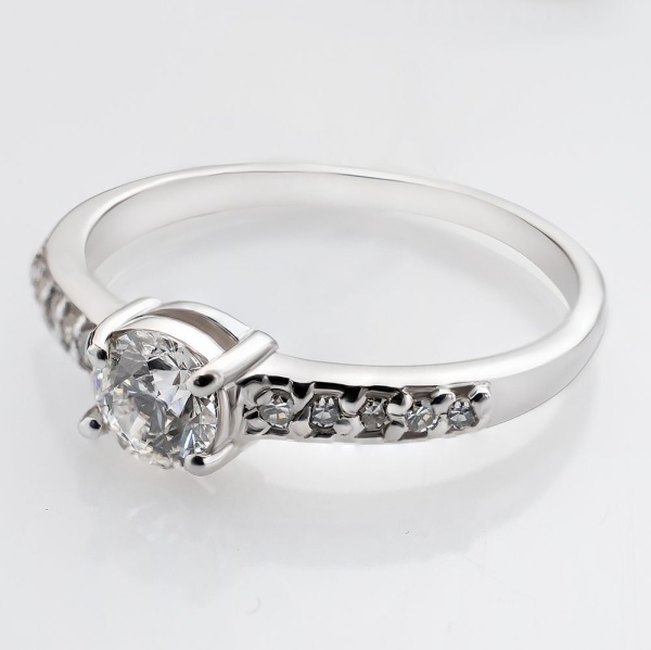 Кольцо из белого золота с бриллиантами