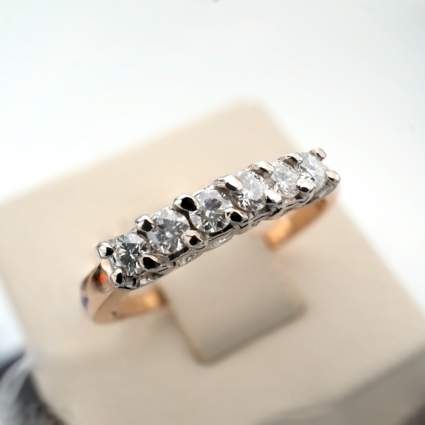 Кольцо из комбинированного золота с бриллиантами