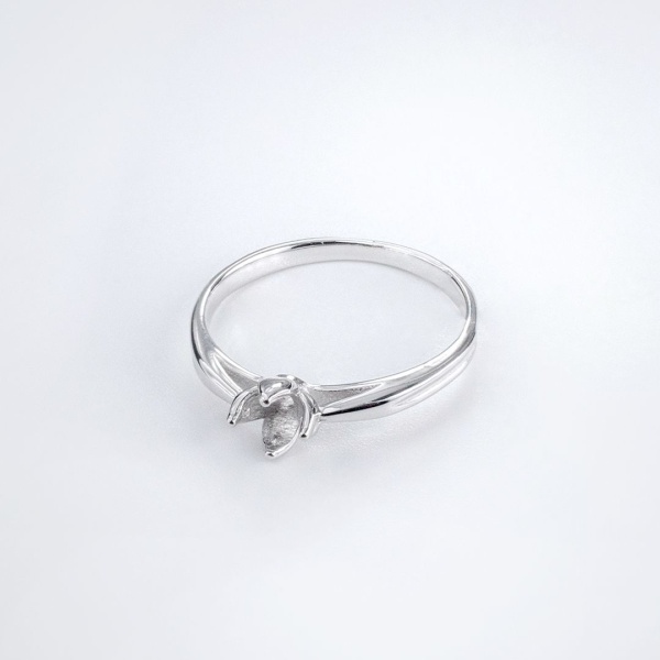 Кольцо из белого золота