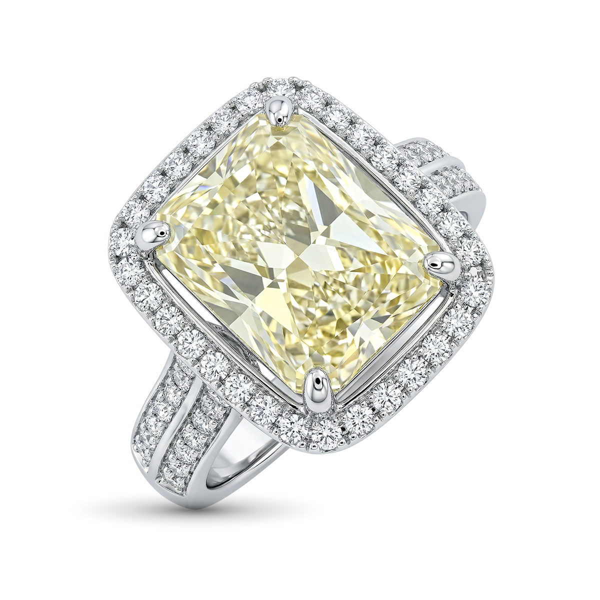 Кольцо из белого золота с бриллиантами