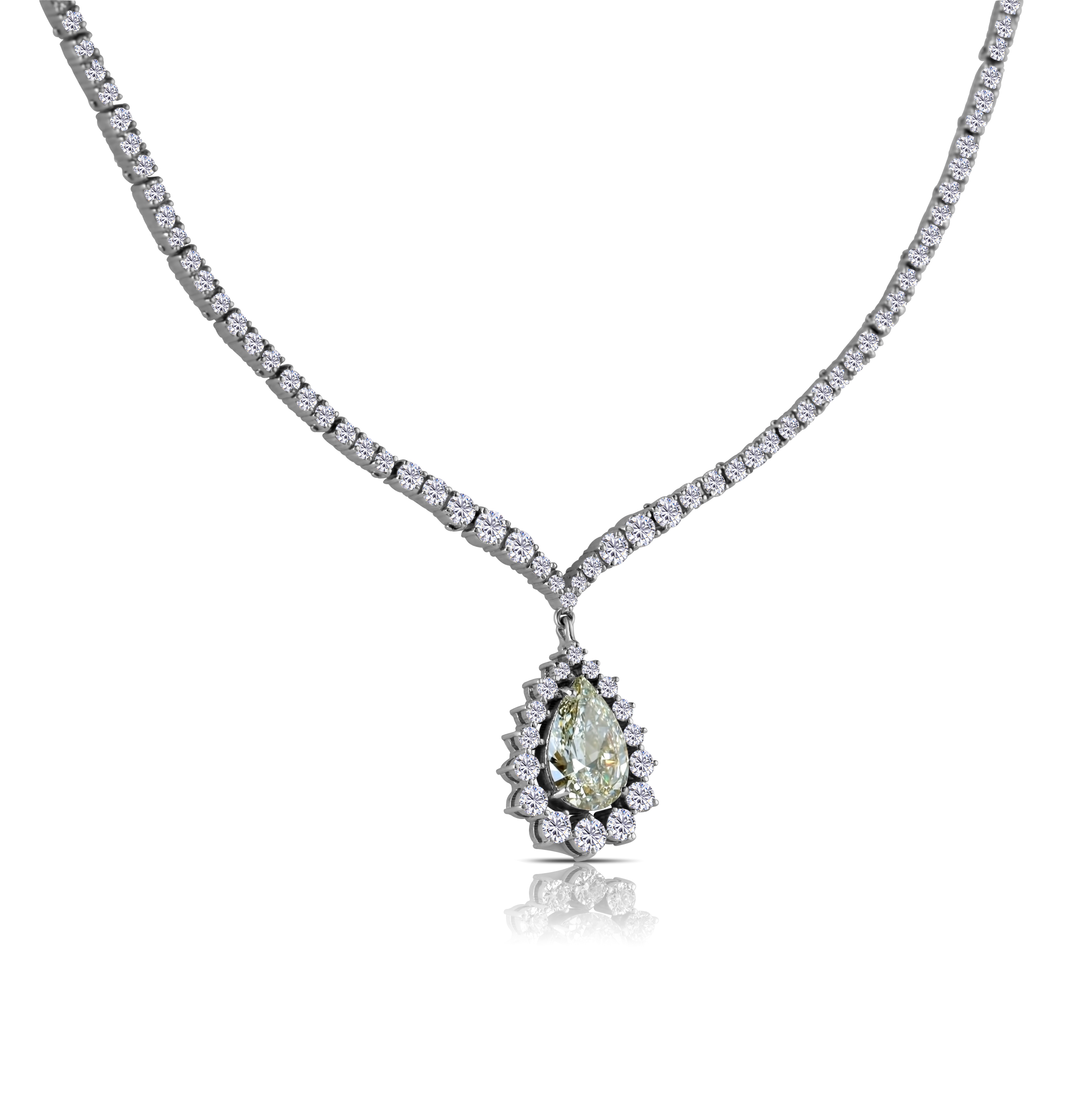 Колье из белого золота с бриллиантами