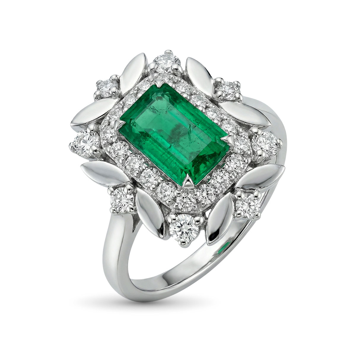 Кольцо из белого золота с изумрудом и бриллиантами