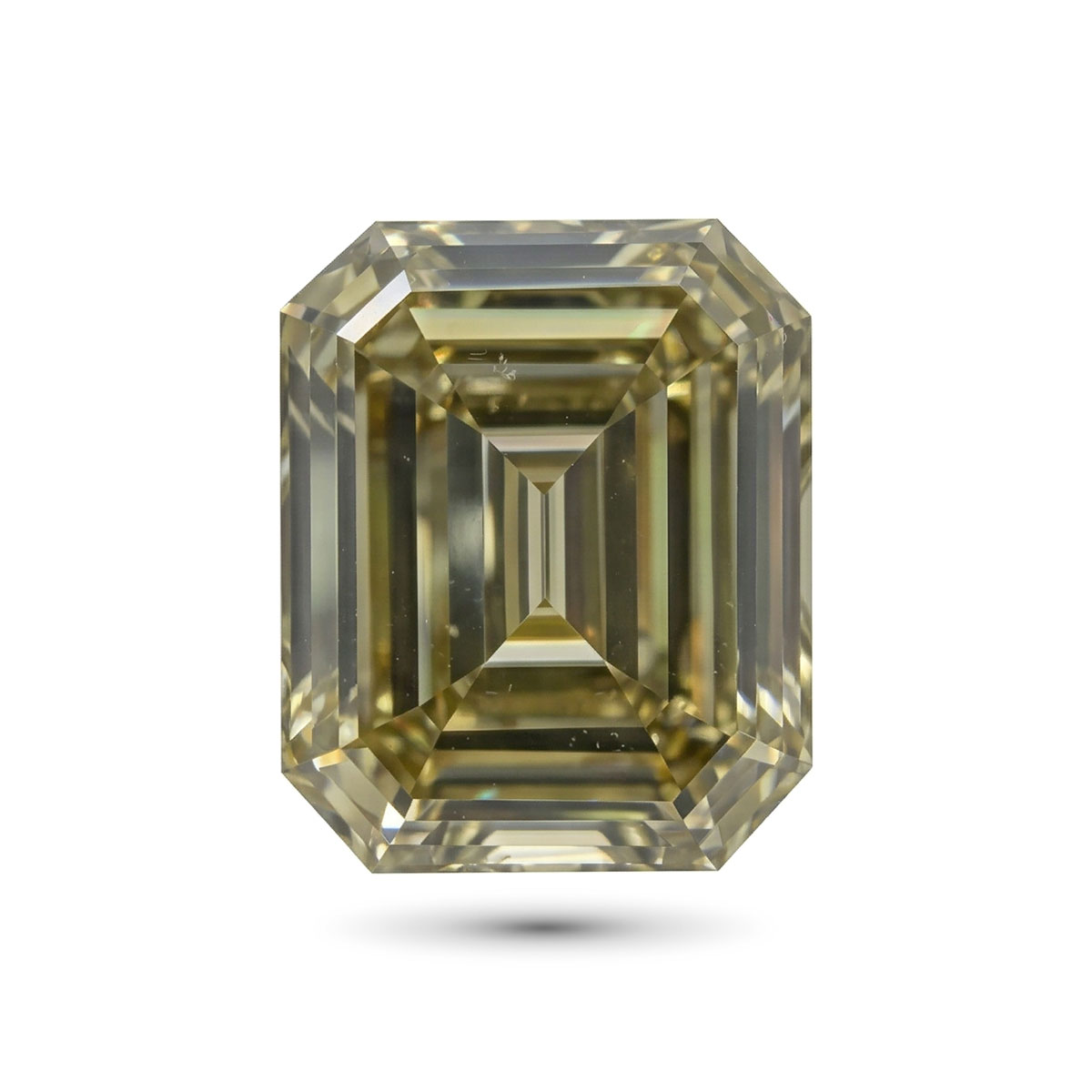 Бриллиант изумруд 17,070 карат