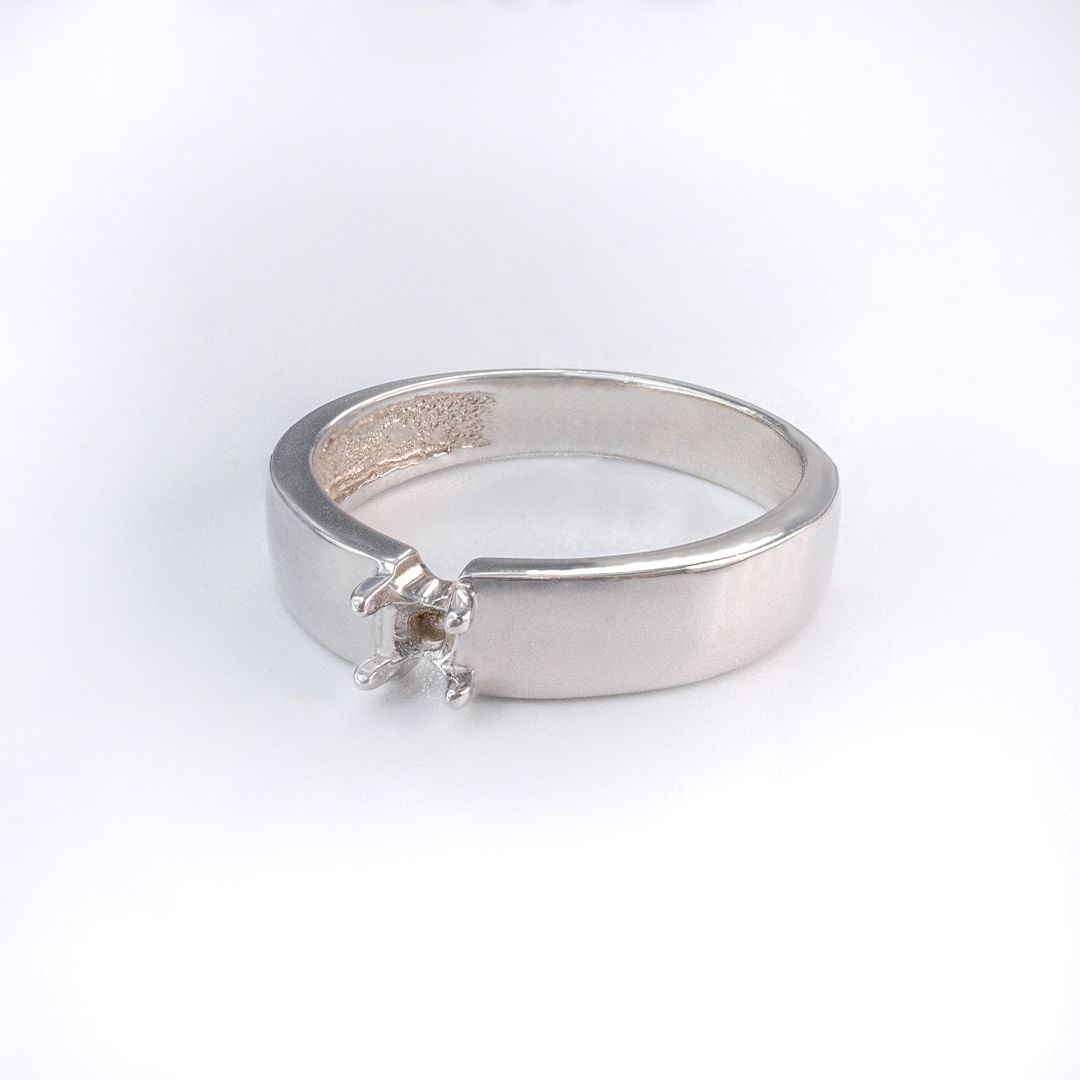 Кольцо из белого золота