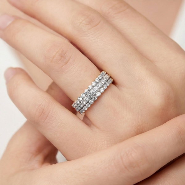 Кольцо из родированного золота с бриллиантами