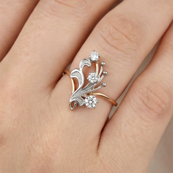 Кольцо из комбинированного золота с бриллиантами