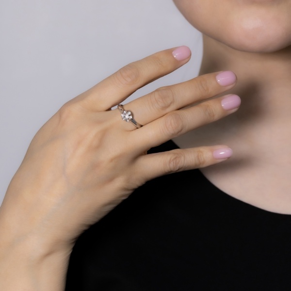 Кольцо из белого золота