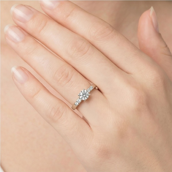 Кольцо из белого золота с бриллиантами