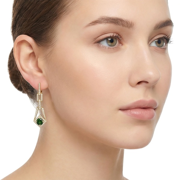 Серьги из желтого золота с хромдиопсидом и бриллиантами