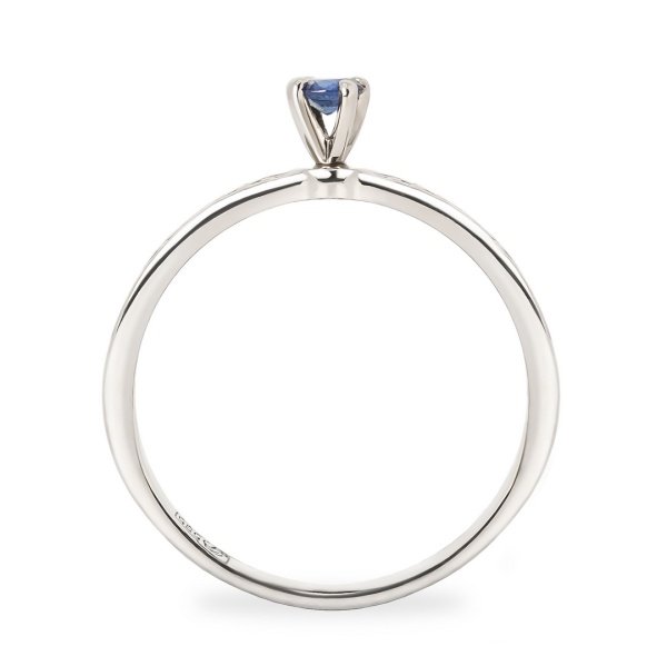 Кольцо из белого золота с сапфиром и бриллиантами