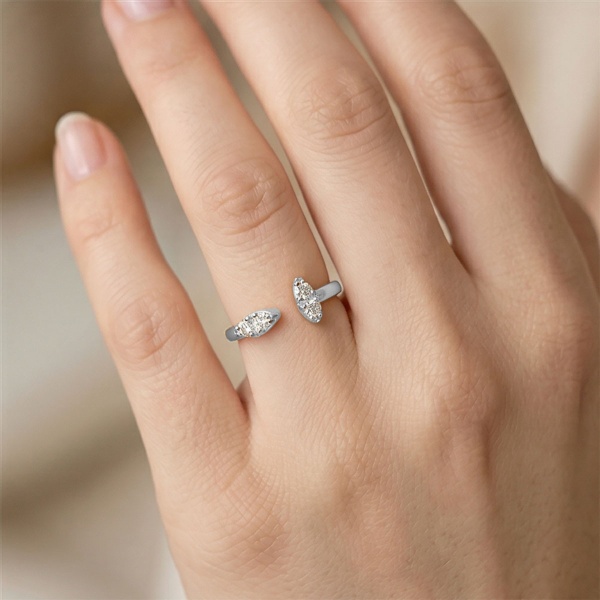 Кольцо из родированного золота с бриллиантами