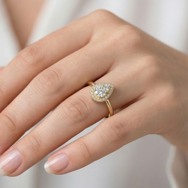 Кольцо из желтого золота с бриллиантами