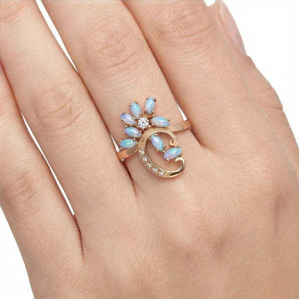 Кольцо из красного золота с опалом, топазом, бриллиантами