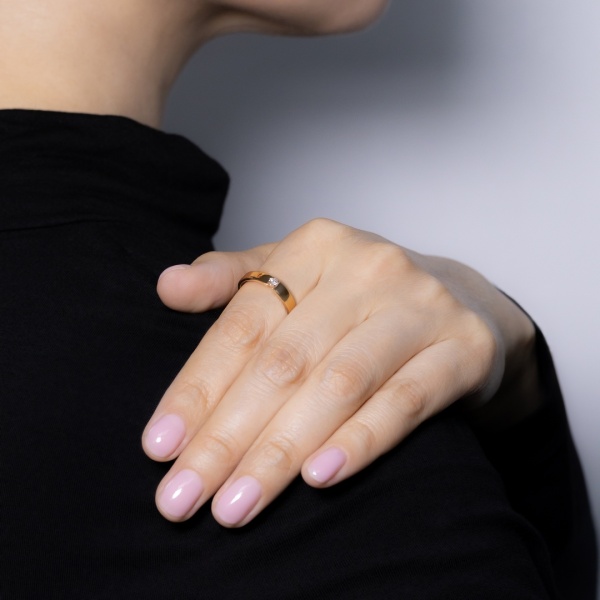 Кольцо из красного золота с бриллиантом