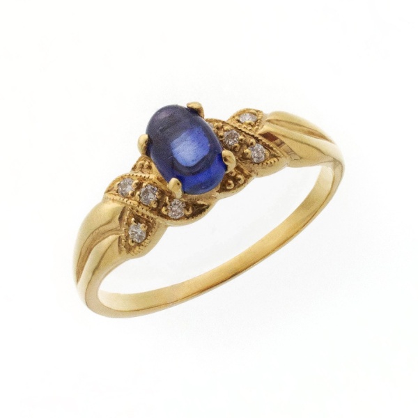 Кольцо из желтого золота с сапфиром и бриллиантами