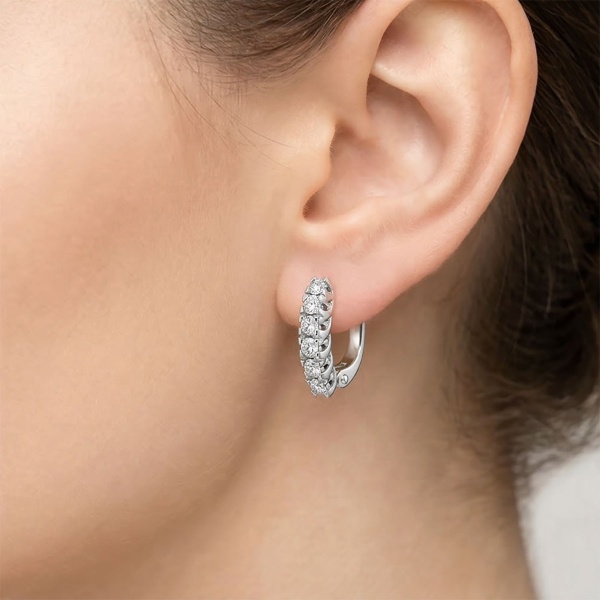 Серьги из родированного золота с бриллиантами