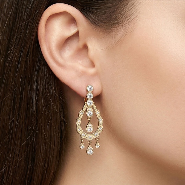 Серьги из желтого золота с бриллиантами