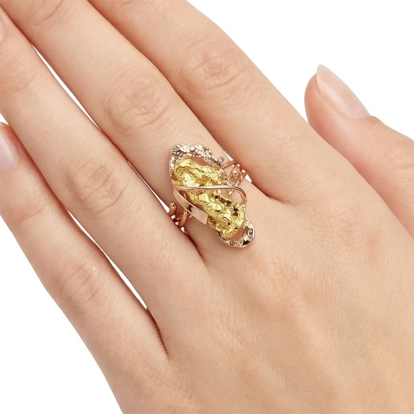 Кольцо из красного золота с самородком