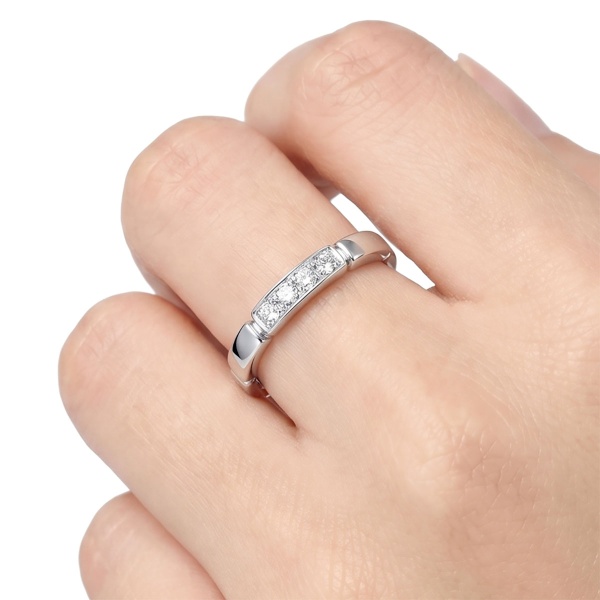 Кольцо из родированного золота с бриллиантами