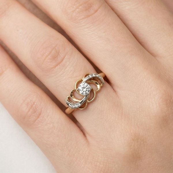 Кольцо из комбинированного золота с бриллиантами