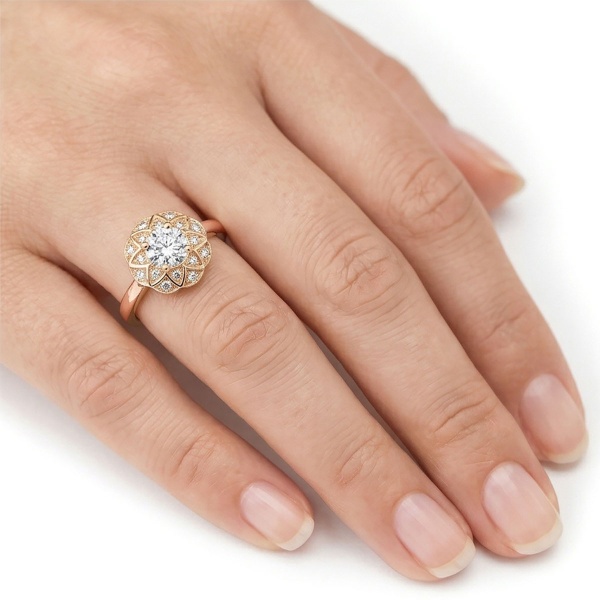 Кольцо из красного золота с бриллиантами